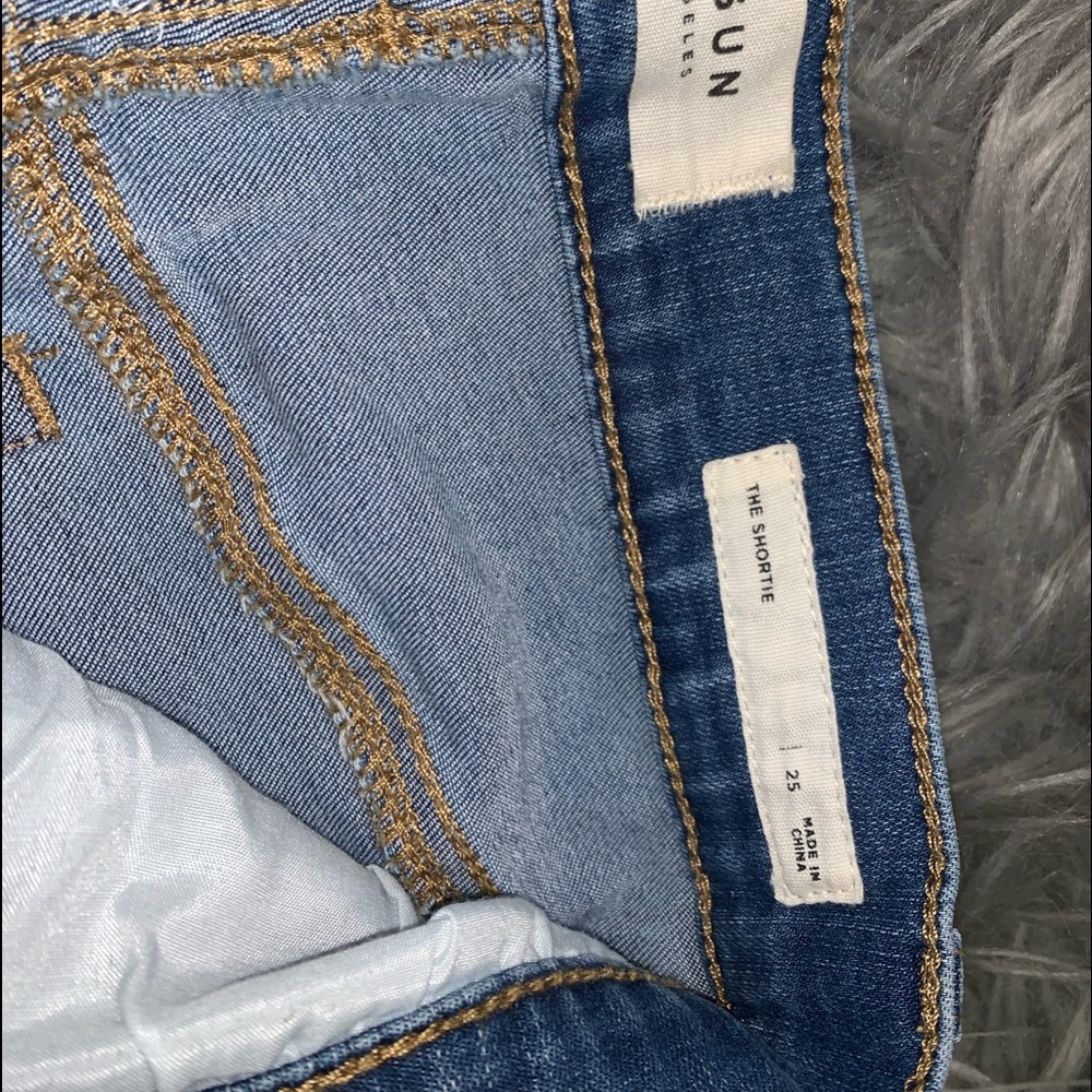 NEVER WORN HIGH RISE SHORTS - Picture 3 of 3